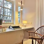 Victoria Apartment *