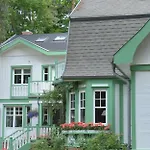 Victoria Apartment *