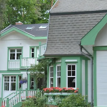 Victoria Apartment *